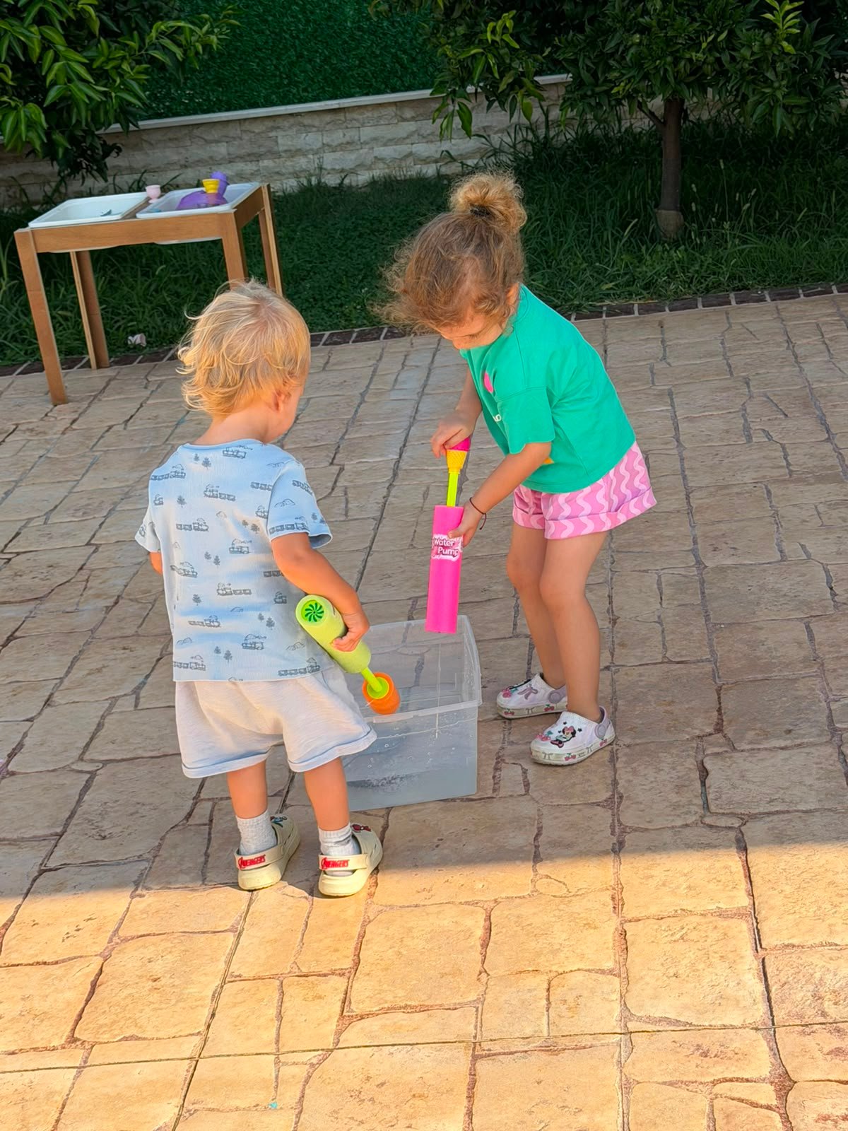 Child learning numbers with Montessori cards